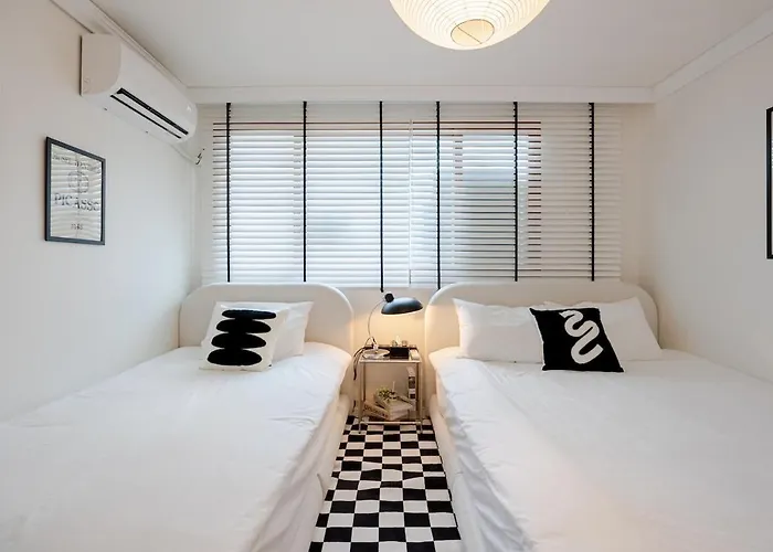 Dmc Stn, 3br, 2ba, Fits7, Free Luggage, Hongdae Seoel