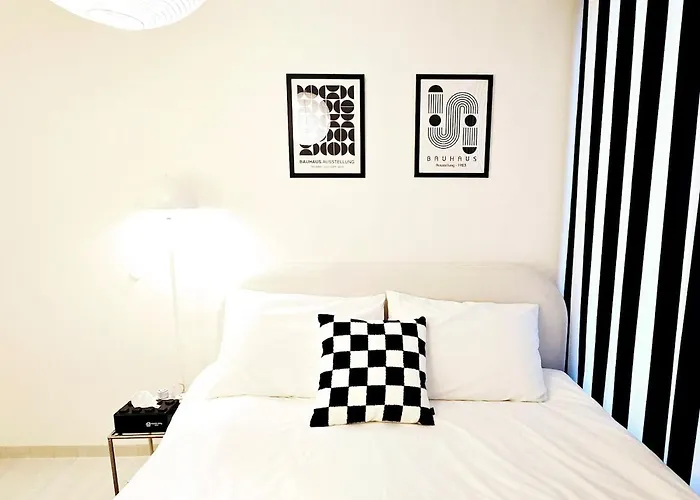 Dmc Stn, 3br, 2ba, Fits7, Free Luggage, Hongdae * Seoel