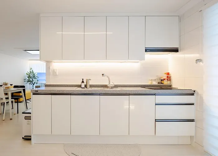 Dmc Stn, 3br, 2ba, Fits7, Free Luggage, Hongdae Seoel