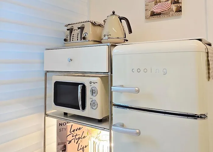 Dmc Stn, 3br, 2ba, Fits7, Free Luggage, Hongdae *