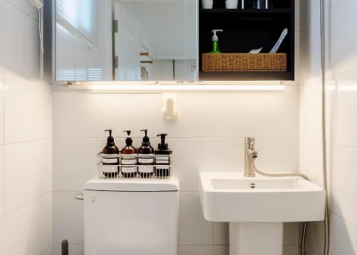 Dmc Stn, 3br, 2ba, Fits7, Free Luggage, Hongdae * Seoel